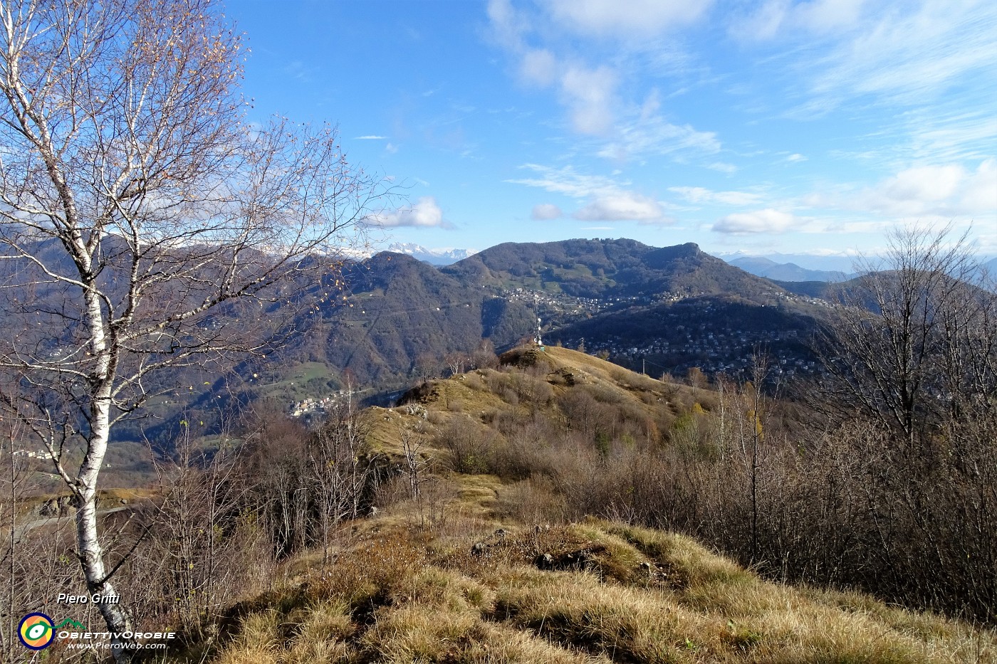 24 Sguardo indietro al percorso in cresta per la Corna Bianca.JPG